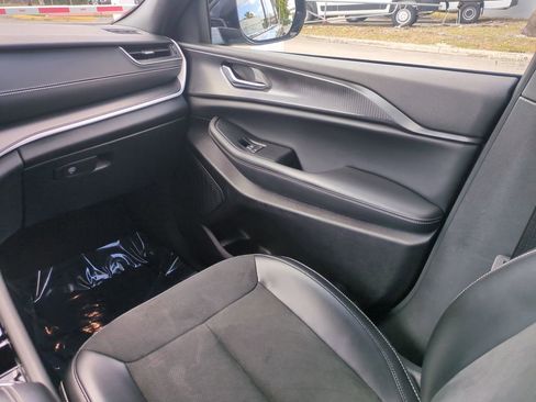 Certified 2023 Jeep Grand Cherokee Altitude image 18