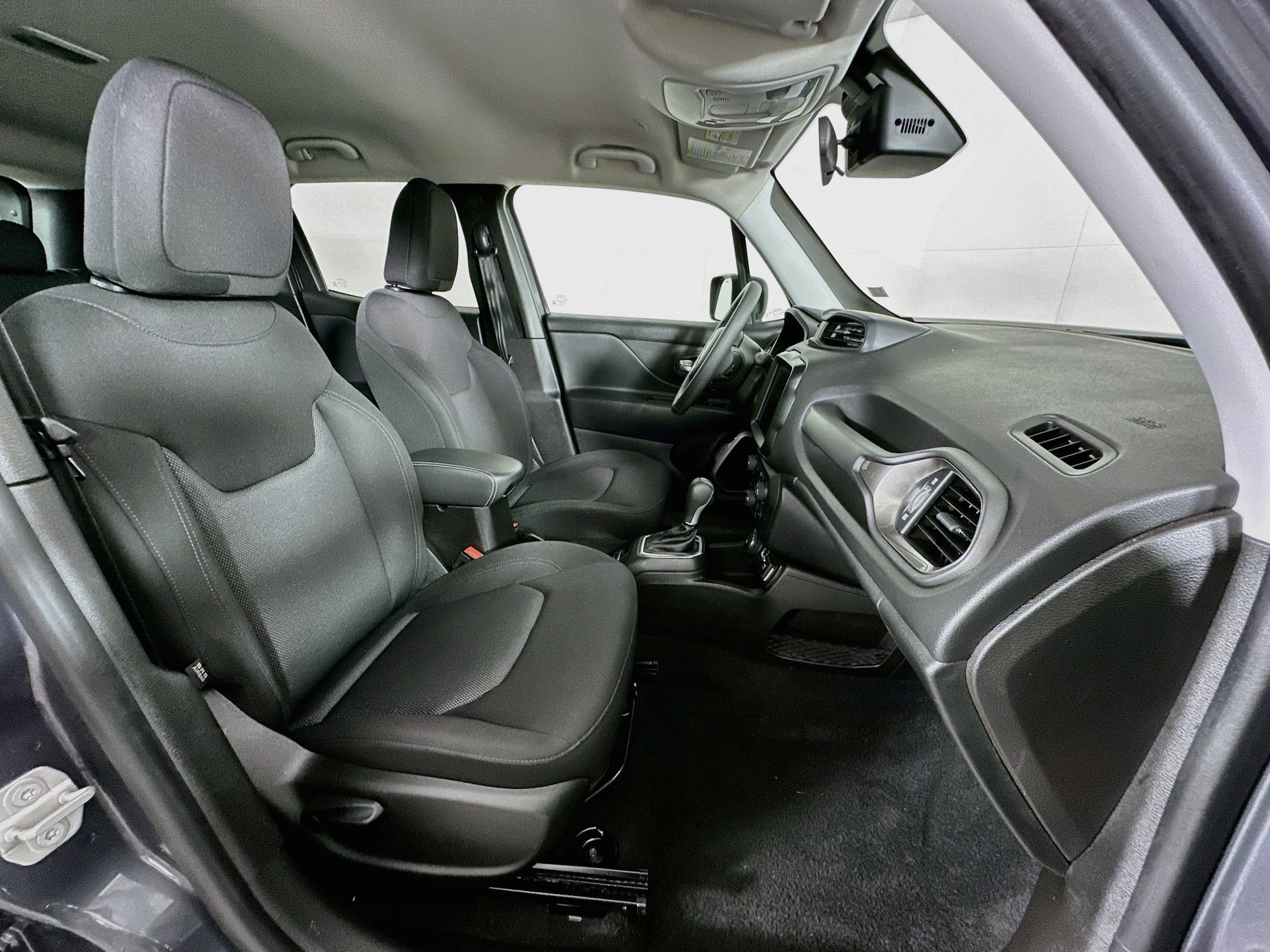 Used 2023 Jeep Renegade Latitude AWD/4WD image 30