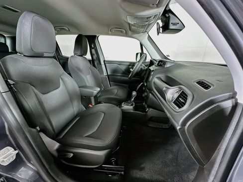Used 2023 Jeep Renegade Latitude AWD/4WD image 30