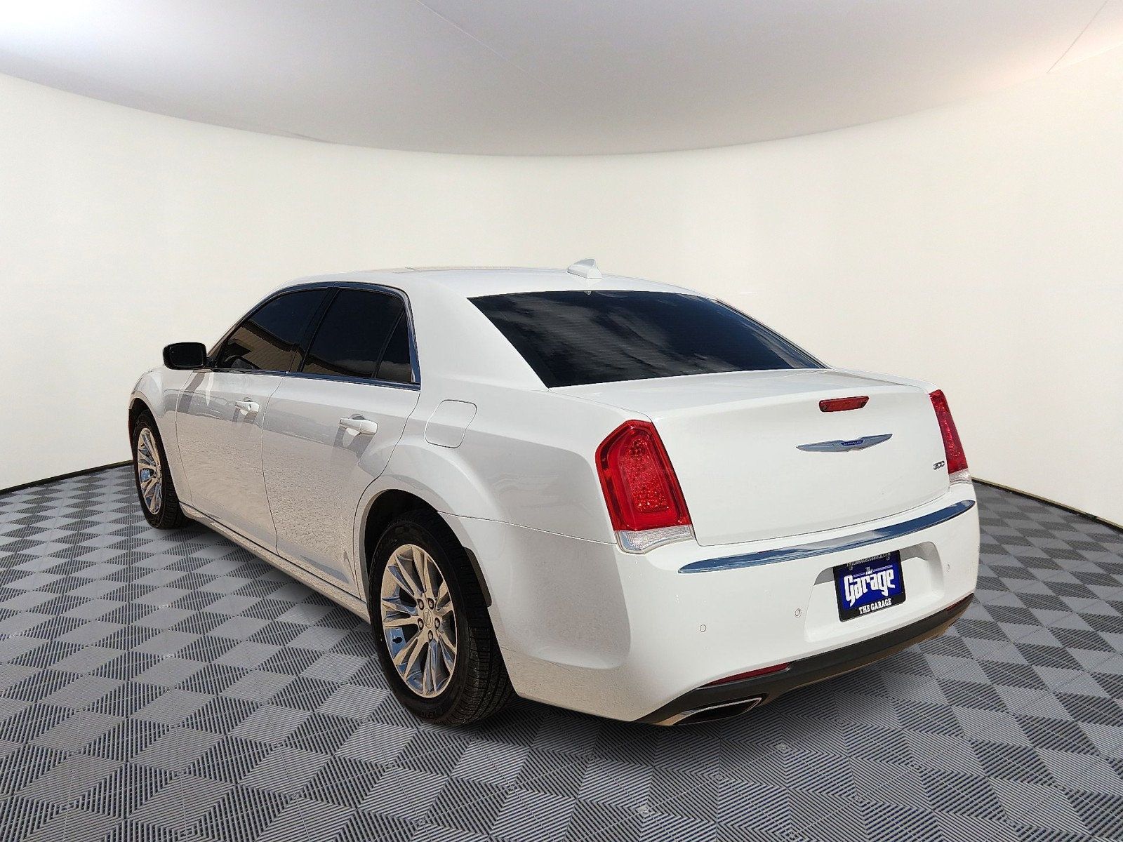 Used 2021 Chrysler 300 Touring L RWD image 3