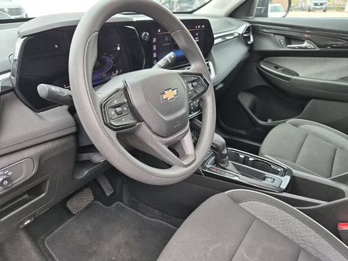 Used 2025 Chevrolet TrailBlazer LT AWD/4WD image 7