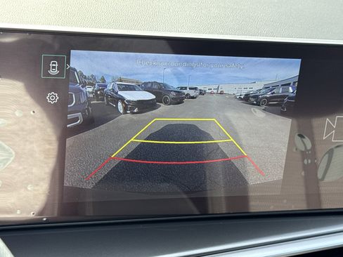 Certified 2025 Kia Sorento LX image 32