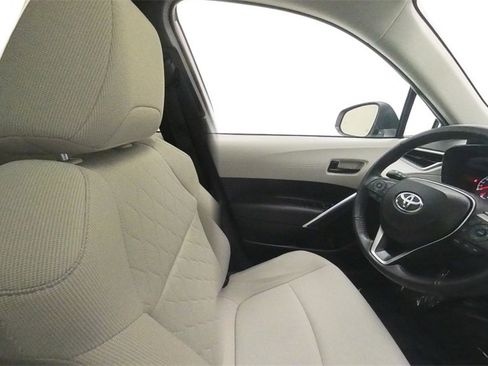 Certified 2022 Toyota Corolla Cross LE image 32