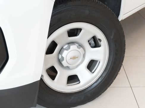 Used 2022 Chevrolet Colorado W/T RWD image 2