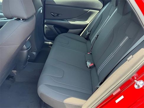 New 2025 Hyundai Elantra SEL image 5