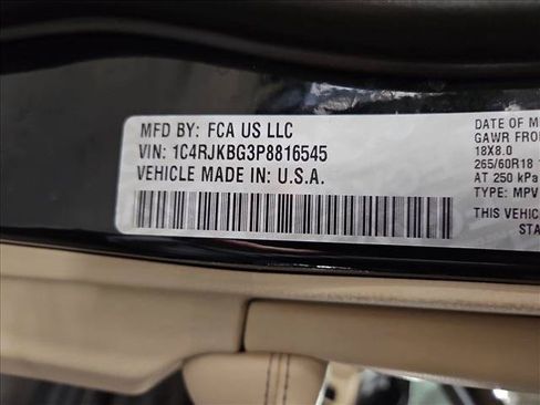 Used 2023 Jeep Grand Cherokee L Limited AWD/4WD image 25
