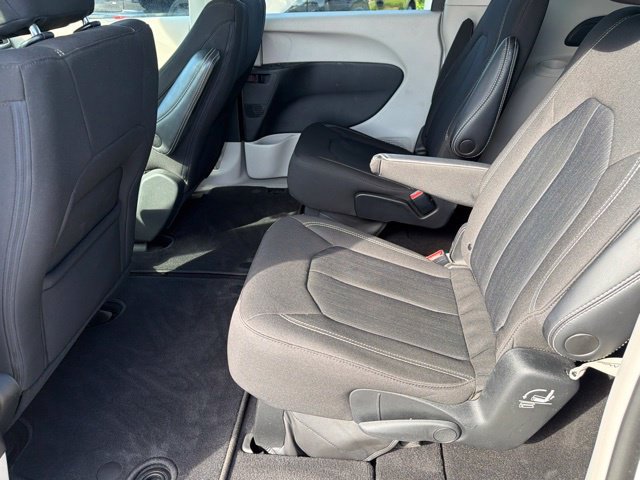 Used 2022 Chrysler Voyager LX FWD image 17