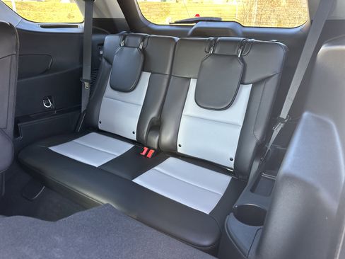 Used 2023 Ford Explorer XLT w/ Equipment Group 202A image 18