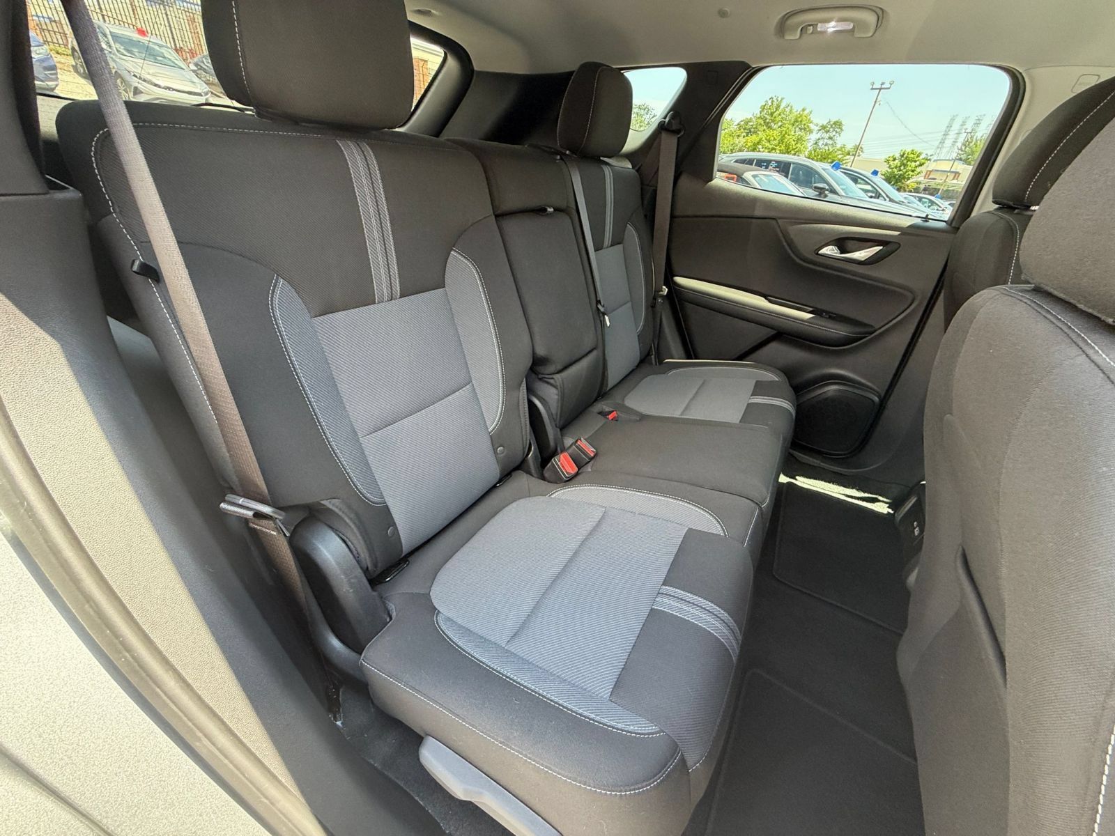 Used 2025 Chevrolet Blazer LT FWD image 41
