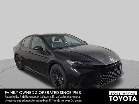Used 2025 Toyota Camry SE FWD image 4