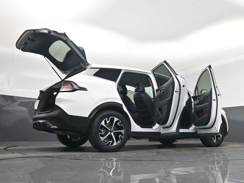 Certified 2024 Kia Sportage EX image 61