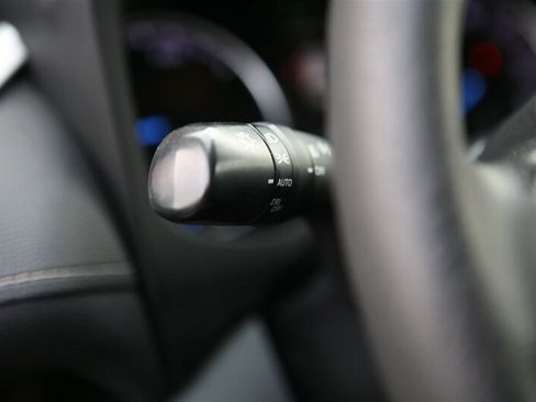 Used 2020 Toyota RAV4 XLE w/ Carpet Mat Package AWD/4WD image 11