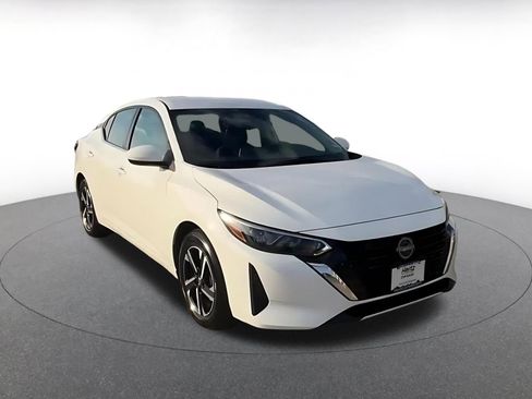 Used 2025 Nissan Sentra SV image 3