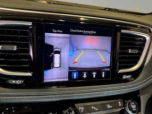 Used 2020 Chrysler Pacifica Limited w/ Advanced Safetytec Group FWD image 15