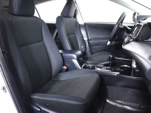Used 2018 Toyota RAV4 LE AWD/4WD image 33
