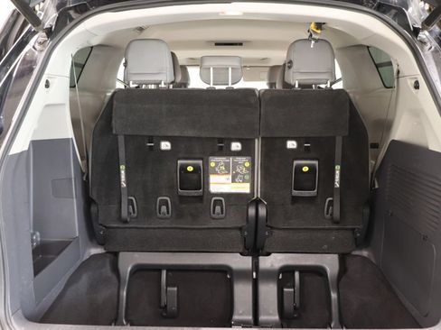 Used 2021 Toyota Sienna XLE FWD image 30