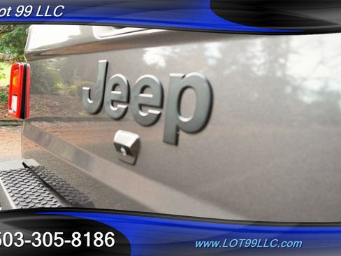 Used 2021 Jeep Gladiator Sport image 33