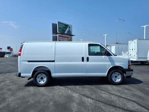 New 2025 Chevrolet Express 2500 w/ Driver Convenience Package image 4