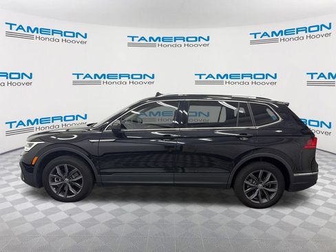 Used 2023 Volkswagen Tiguan SE w/ Panoramic Sunroof Package FWD image 2