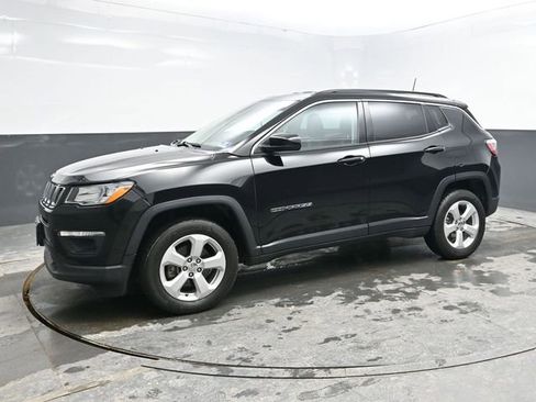 Used 2019 Jeep Compass Latitude w/ Popular Equipment Group image 3
