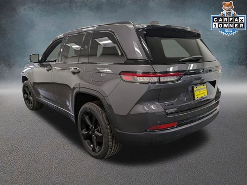 Used 2024 Jeep Grand Cherokee Altitude AWD/4WD image 4