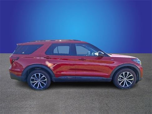 Certified 2025 Ford Explorer ST-Line image 4