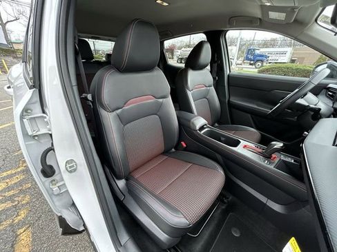 Used 2025 Nissan Kicks SR FWD image 24