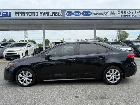 Used 2025 Toyota Corolla LE FWD image 9