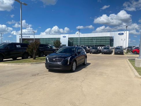 Used 2023 Cadillac XT4 Luxury w/ Cold Weather Package FWD image 25