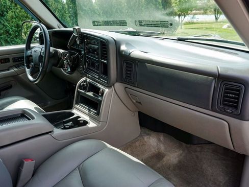 Used 2005 GMC Yukon XL 2500 SLT w/ SLT Preferred Equipment Group image 39