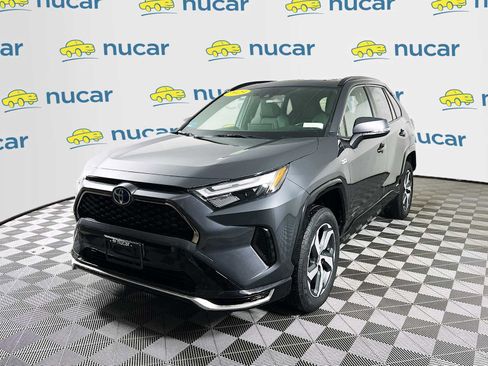 Used 2023 Toyota RAV4 SE image 3