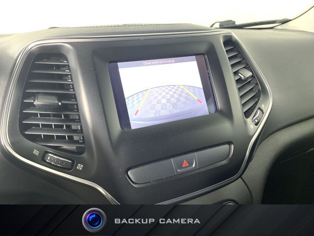Used 2019 Jeep Cherokee Latitude w/ Popular Appearance Group AWD/4WD image 4
