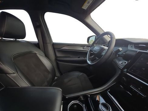 Used 2023 Jeep Grand Cherokee Altitude AWD/4WD image 16