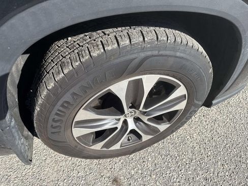 Certified 2020 Toyota Highlander XLE image 10