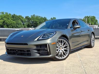 New 2025 Porsche Panamera 4