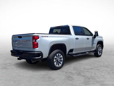 Used 2022 Chevrolet Silverado 2500 Custom w/ Custom Convenience Package AWD/4WD image 6