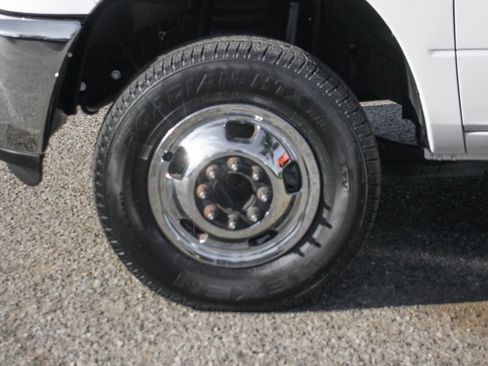 Used 2018 RAM 3500 Tradesman w/ Chrome Appearance Group image 33