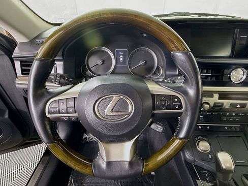 Used 2016 Lexus ES 350 w/ Navigation System Package image 21