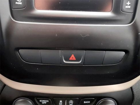 Used 2017 Jeep Cherokee Latitude w/ Comfort & Sound Group image 19