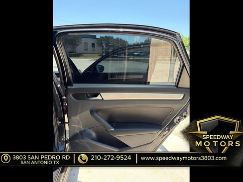 Used 2018 Toyota RAV4 SE w/ Power Extra Value Package FWD image 9