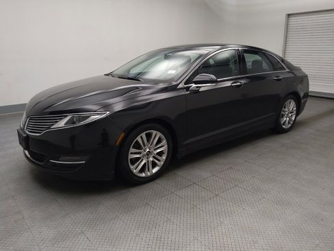 Used 2014 Lincoln MKZ FWD image 2