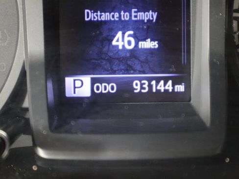 Used 2019 Toyota Tacoma SR w/ SR Convenience Package image 33