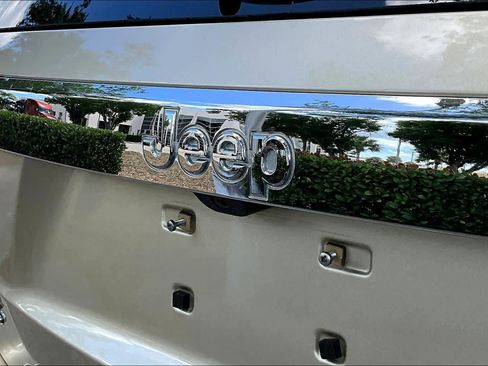 Used 2011 Jeep Grand Cherokee Limited w/ Trailer Tow Group IV image 29