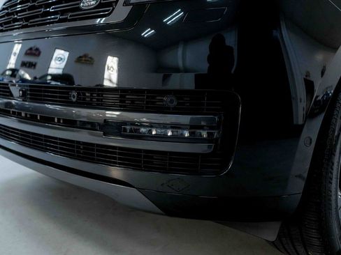 Used 2025 Land Rover Range Rover SE image 13
