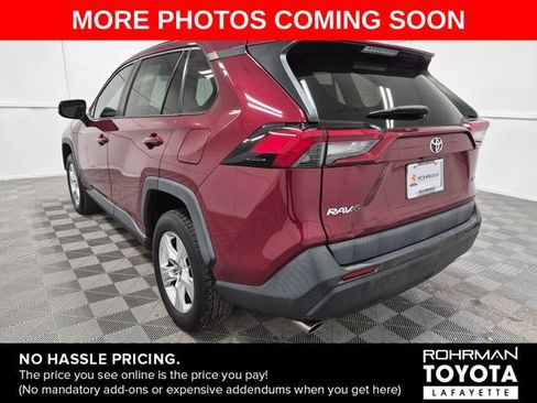 Used 2019 Toyota RAV4 XLE w/ Convenience Package FWD image 4