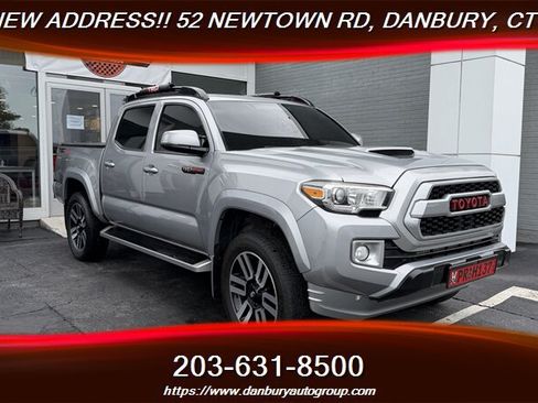 Used 2017 Toyota Tacoma TRD Sport w/ Tow Package (A/T) AWD/4WD image 7