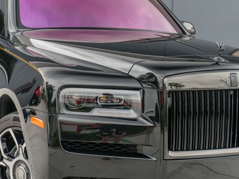Used 2023 Rolls-Royce Cullinan Black Badge w/ Leather Finishing Pack image 32