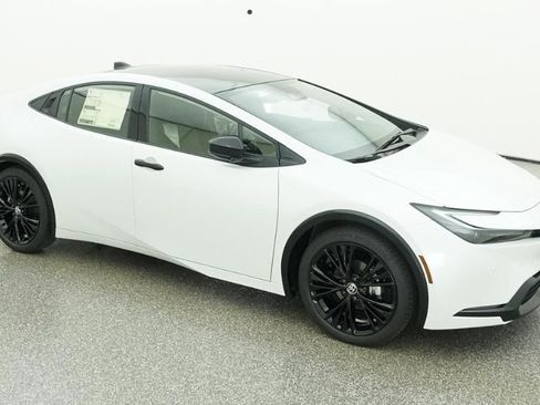 New 2026 Toyota Prius FWD image 10