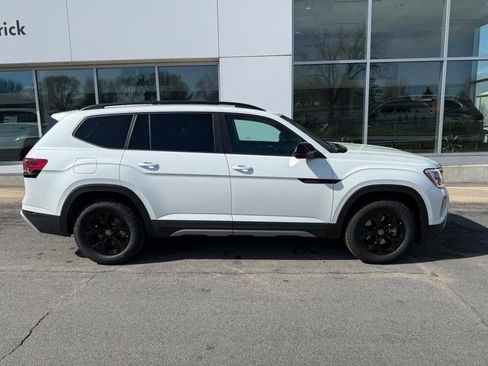 New 2026 Volkswagen Atlas Peak Edition AWD/4WD image 2