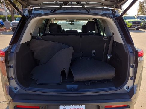 New 2025 Nissan Pathfinder SV image 7